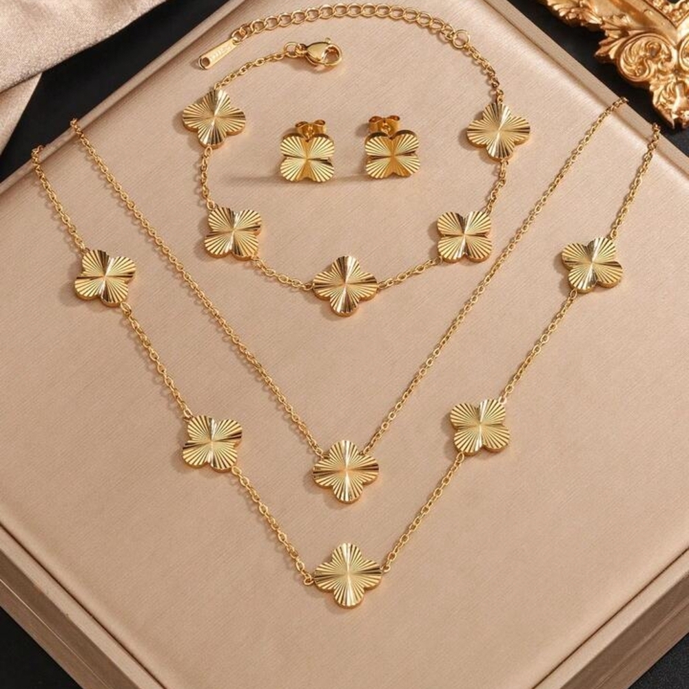 18K Gold Plated Floral Clover Pendant Necklace Bracelet Earrings 4 Piece Set